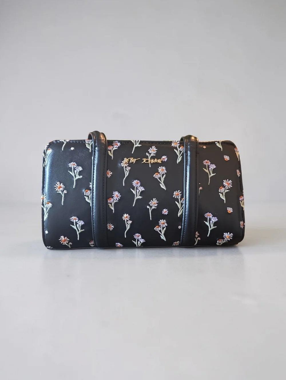 NWT Betsey Johnson Black Floral Barrel SHOULDER Bag with Gold Logo - Picture 1 of 7